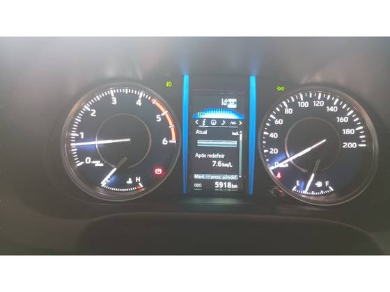 TOYOTA HILUX SW4 2.8 D-4D TURBO DIESEL SRX PLATINUM 7L 4X4 AUTOMÁTICO